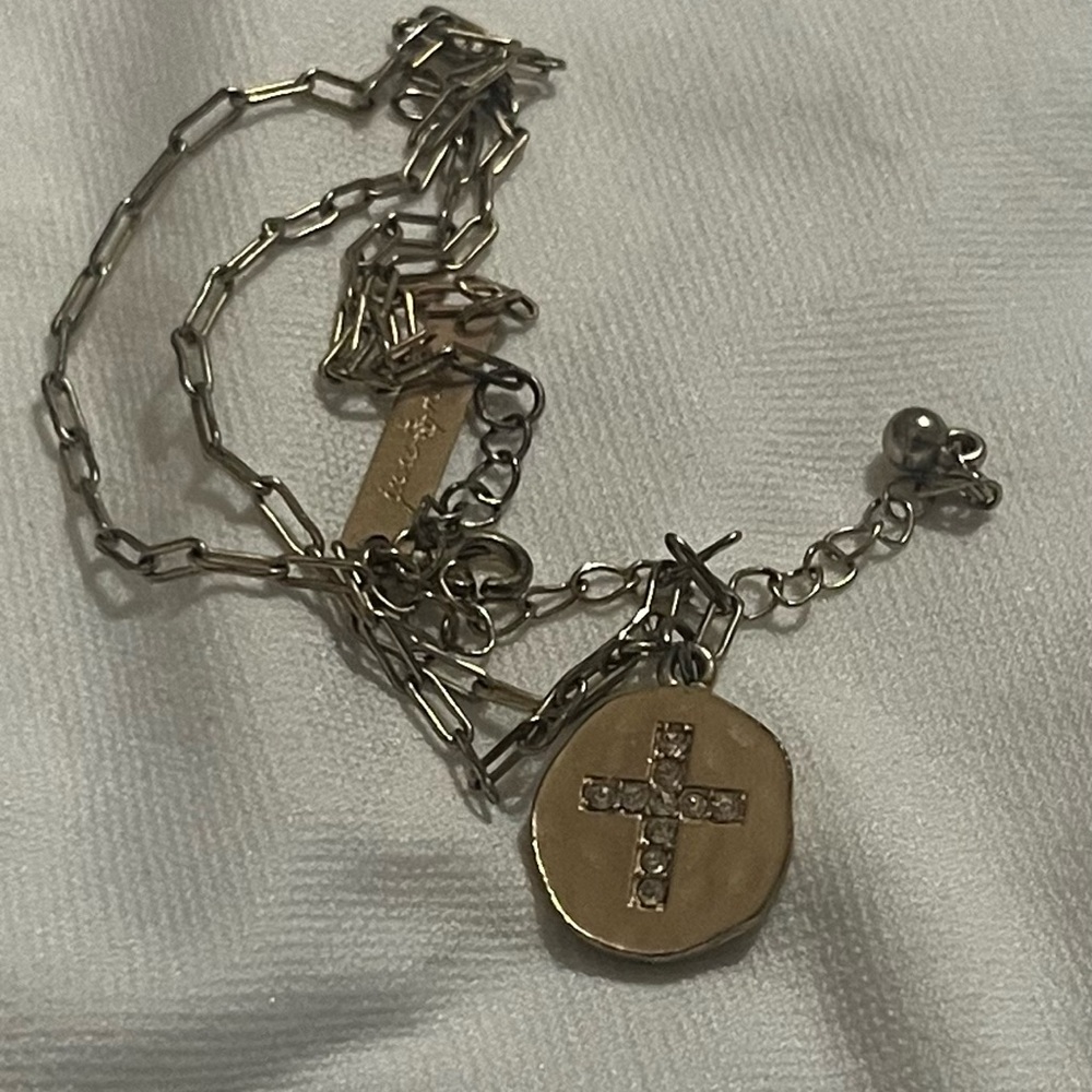 Gold Cross Pendant Necklace with Elegant Design